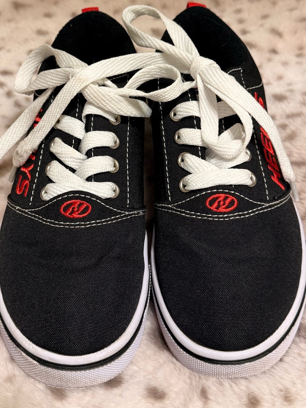 Heelys Youth Size 3 Black & Red Sneakers Canvas Tennis Shoes Skates - Boys Girls - Picture 2 of 9